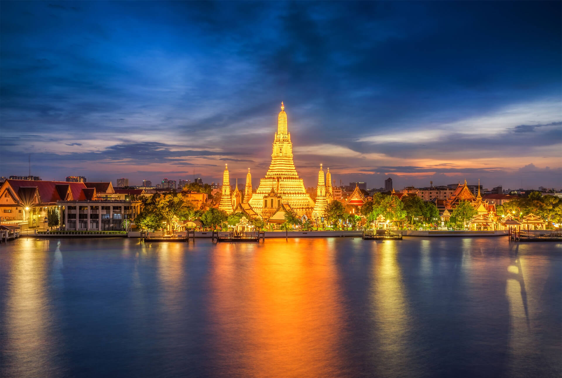 https://gayvallartatravel.com/wp-content/uploads/2021/02/1177404879-sunset-city-skyline-at-Wat-Arun-temple-and-Chao-Phraya-River-Bangkok.jpg